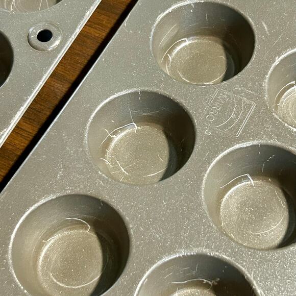 Set of 2 Vintage Mirro Mini Muffin Pans – 12 Cup Aluminum Bakeware - Picture 3 of 14